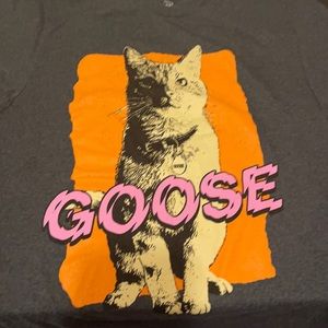 Goose captain marvel short sleeve graphic tee size medium